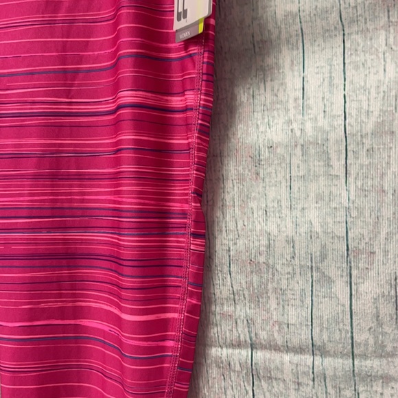 - Brand new Woman’s Hind  Athletic Capri leggings. Size Large - Picture 7 of 13